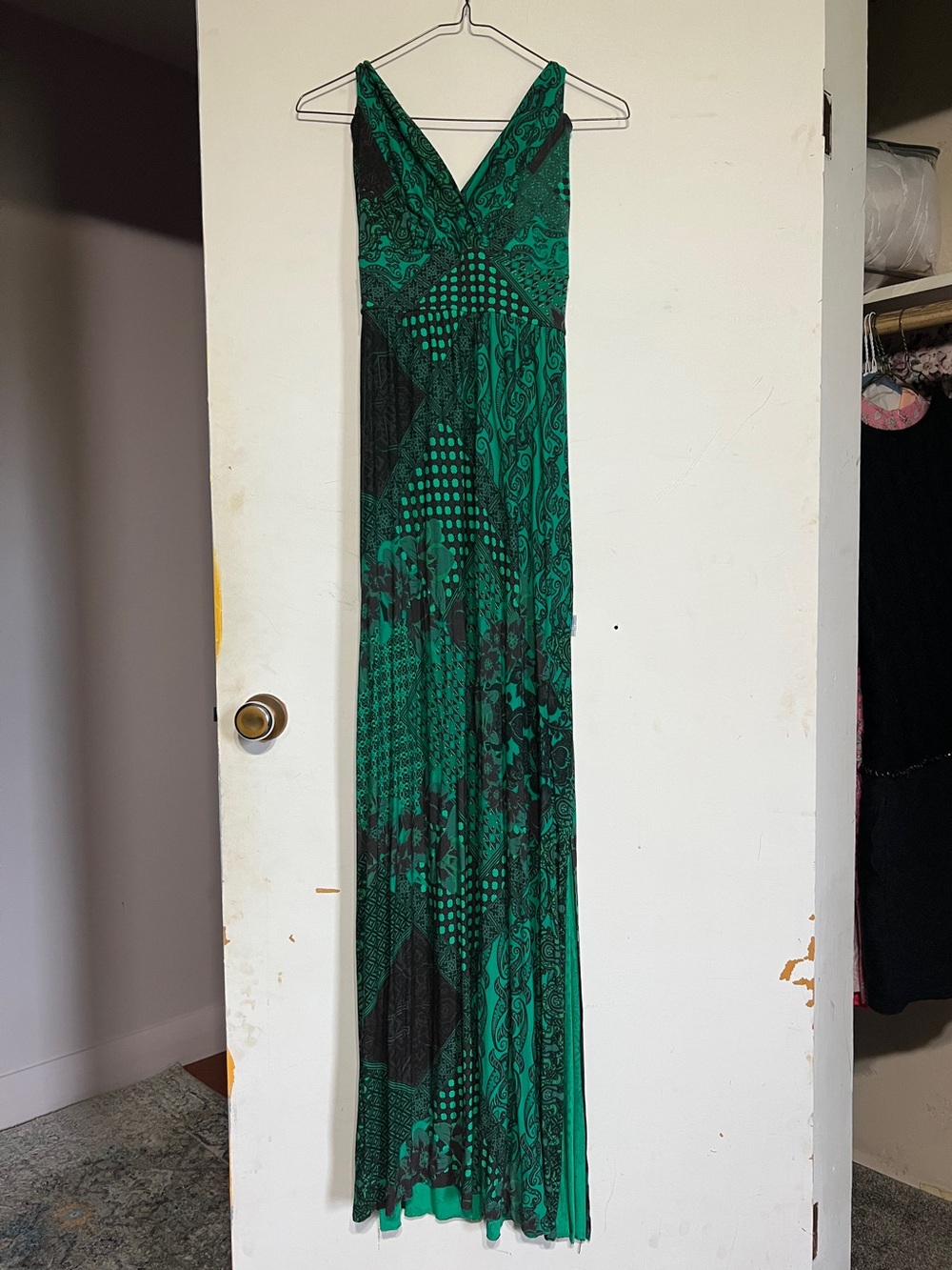 Women's Emerald Green V-Neck Maxi Dress